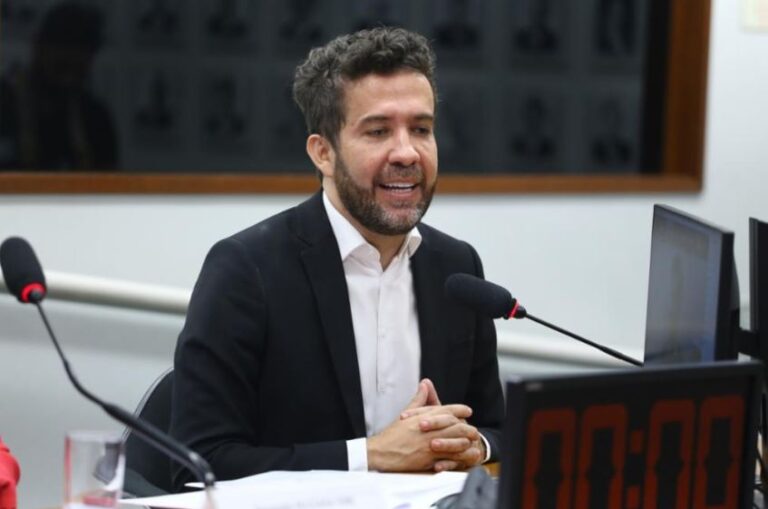 Fux autoriza quebra de sigilos bancário e fiscal de Janones