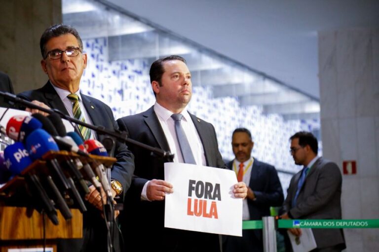 Deputados abrem representação contra Lula no Tribunal de Haia