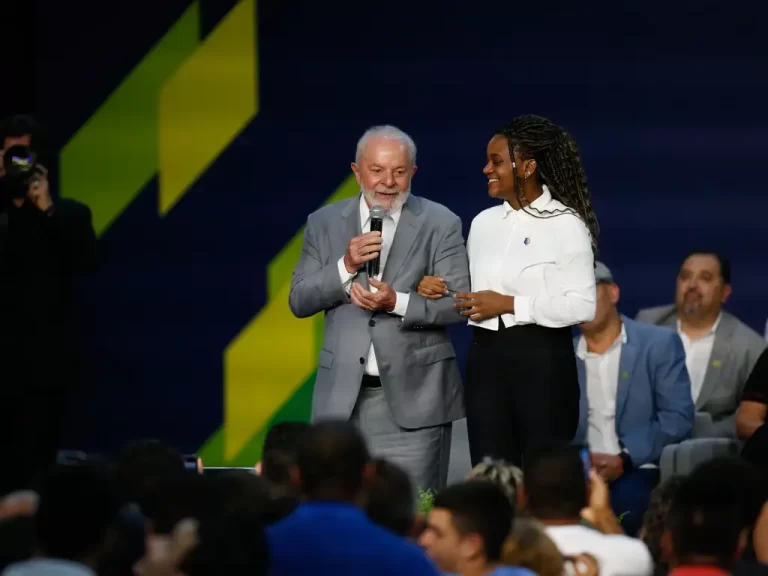 Deputado denuncia Lula na PGR por racismo