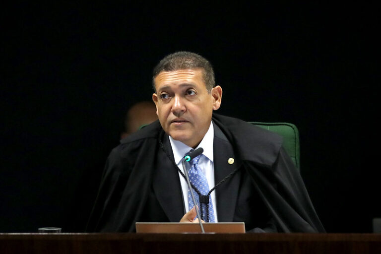 Big techs: Nunes Marques indica pedido de vista