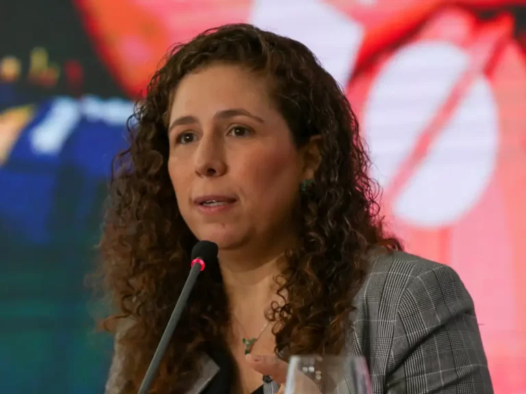 Ministra afirma que governo Lula abrirá mais 10 mil vagas de concurso até 2026
