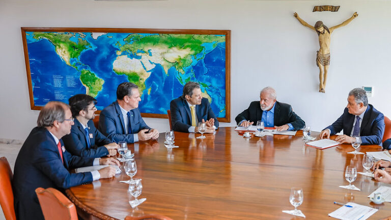 Lula reúne ministros para discutir formas de reduzir preços dos alimentos