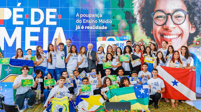 Governo inicia pagamento do ‘Pé-de-meia’ para estudantes