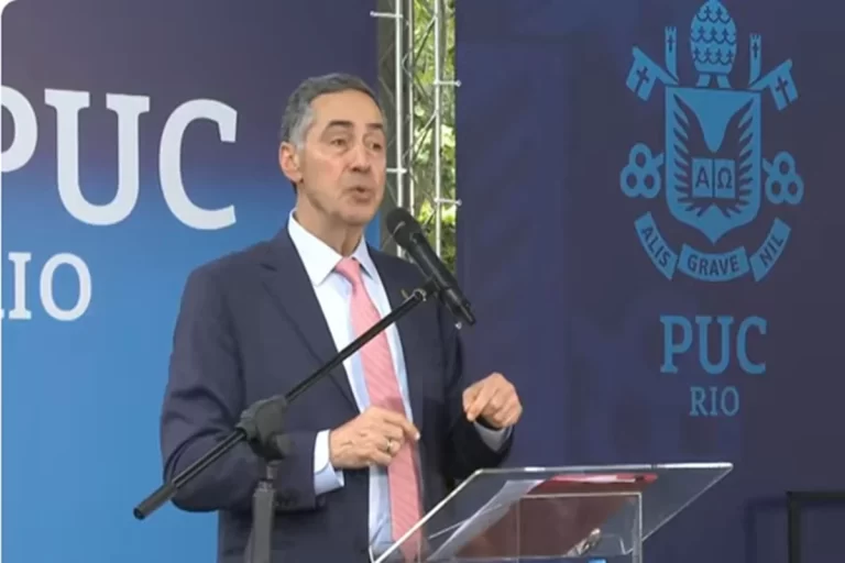 Barroso diz que é preciso “combater” o “uso abusivo” da religião na política