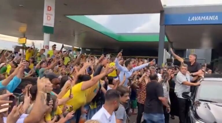 Após mega-ato na Paulista, Bolsonaro chega ao interior de SP