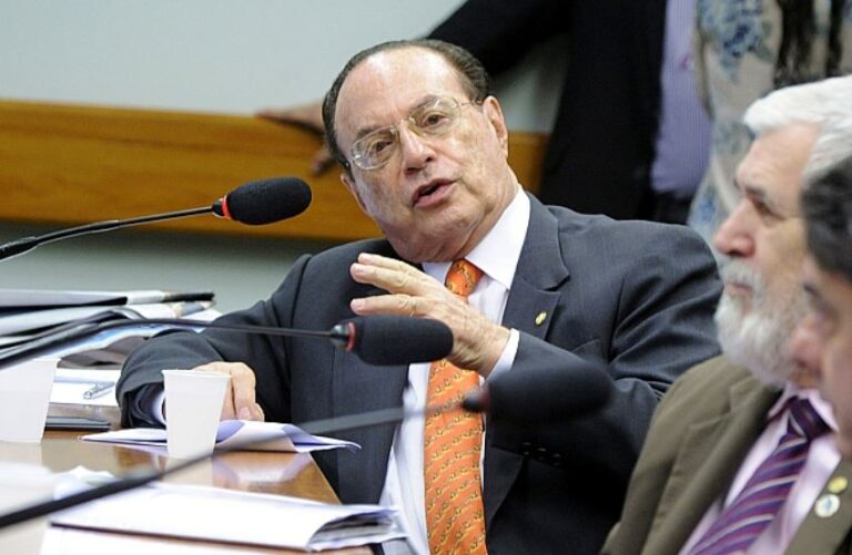Justiça penhora 18 imóveis de Paulo Maluf