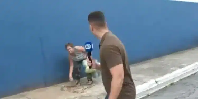 Jornalista da Record é alvo de pedrada durante reportagem: “calma, calma!”