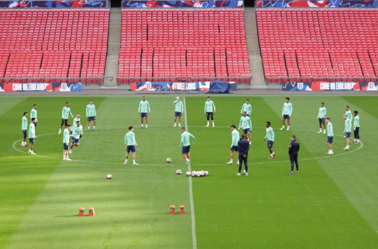 Seleção Brasileira enfrenta Inglaterra na estreia de Dorival Júnior
