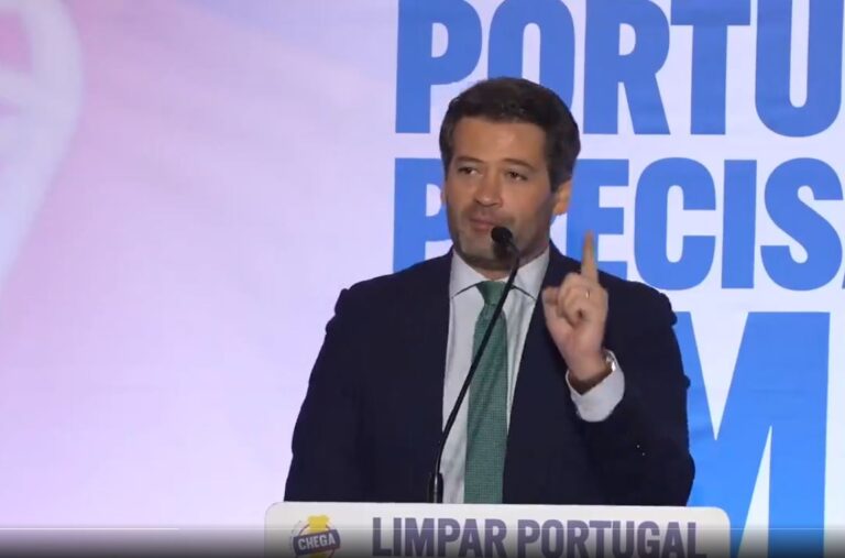 Homenagem: André Ventura lembra de Bolsonaro em discurso no CPAC