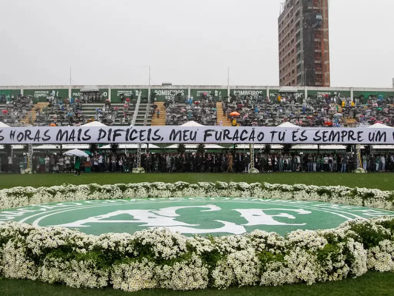 TST condena Chapecoense a indenizar família de chefe de segurança morto em acidente aéreo