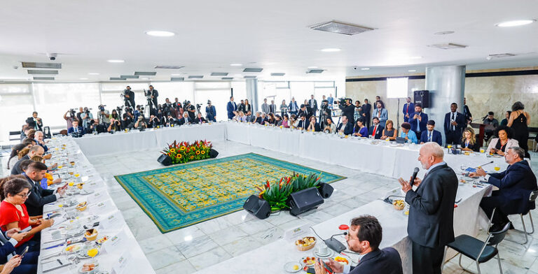 Lula chama ato de Bolsonaro em Copacabana de “manifestação dos fascistas”
