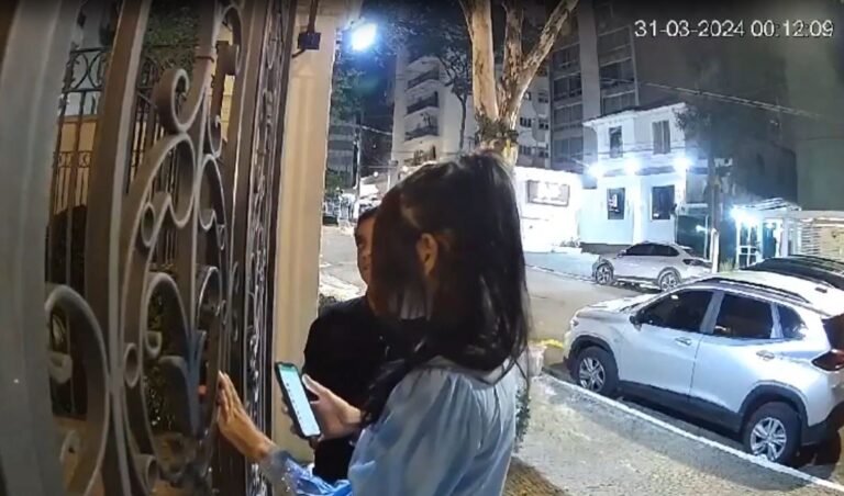 Advogado de Bolsonaro aciona polícia depois de casal tentar entrar em seu prédio