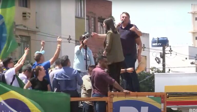 Em Cuiabá (MT), Bolsonaro lança pré-candidato a prefeito e atrai multidão