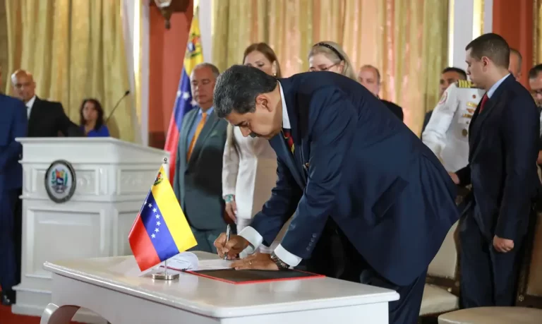 Salário mínimo na Venezuela cai ainda mais e atinge R$ 2,72