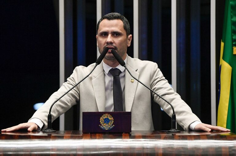 Senador critica gastos do governo com publicidade: “desperdício do dinheiro público”