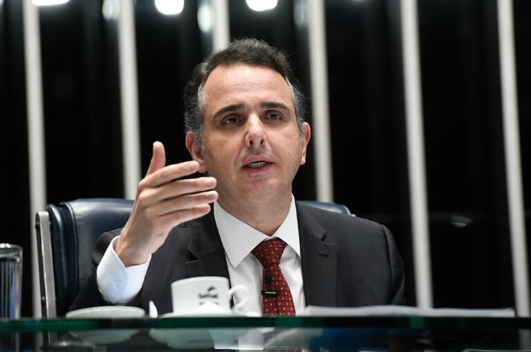 Pacheco desidrata MP de Haddad, desonera prefeituras e critica governo