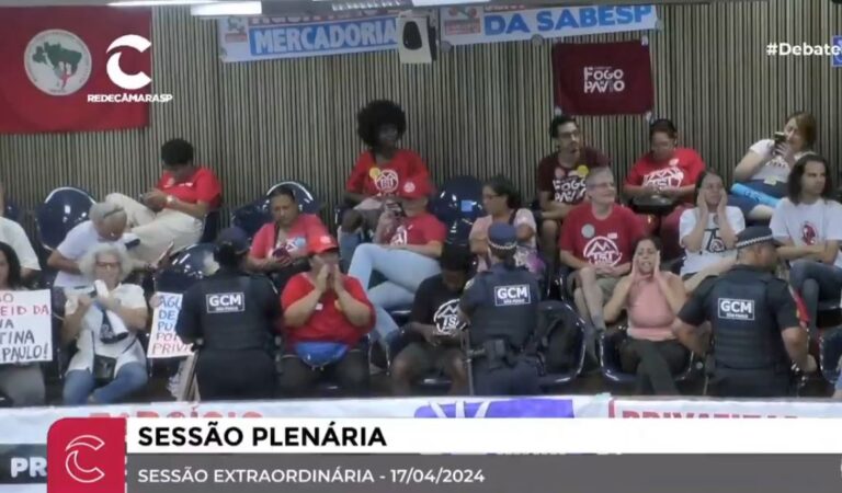 Em meio a bate-boca, Câmara Municipal de SP aprova privatização da Sabesp em 1º turno