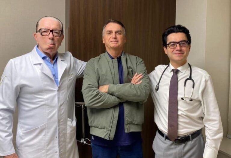 Ex-presidente Bolsonaro recebe alta