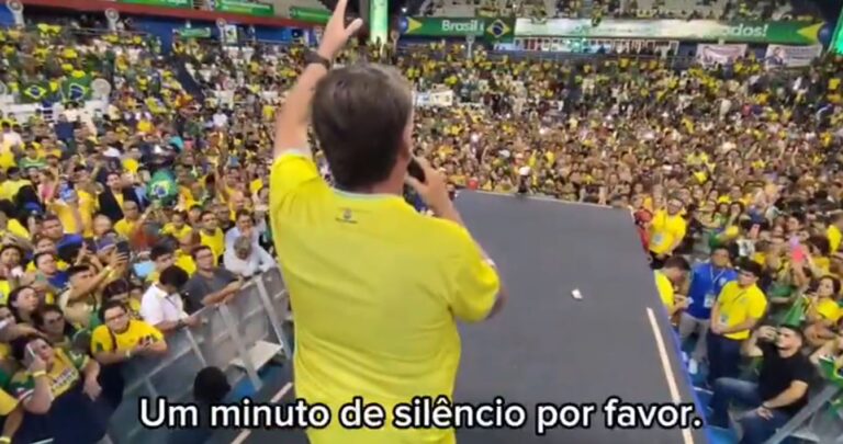 Em Manaus, Bolsonaro pede um minuto de silêncio pelas vítimas do Rio Grande do Sul