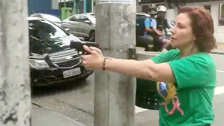 Promotoria pede condenação de homem envolvido em confusão com Carla Zambelli em 2022