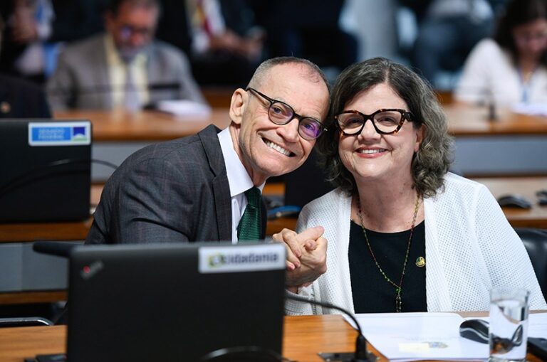 Comissão do Senado aprova inclusão de ‘parentalidade responsável’ nos currículos escolares