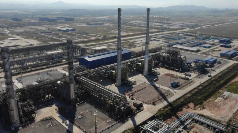 Petrobras vai retomar construção de refinaria interrompida na Lava Jato