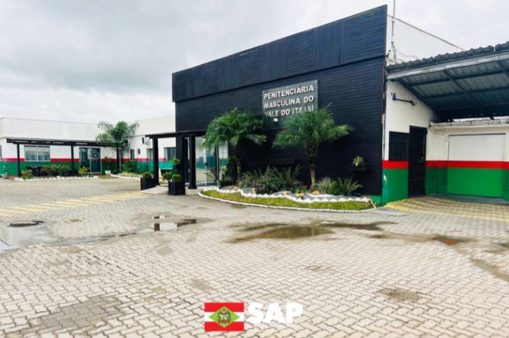 Justiça manda soltar cerca de 230 detentos por superlotação em prisão de Itajaí (SC)