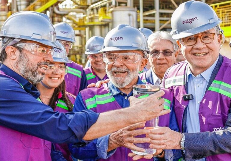 Em visita a fábrica de etanol, Lula diz que se o bagaço-de-cana tiver sabor de álcool, “é bom”