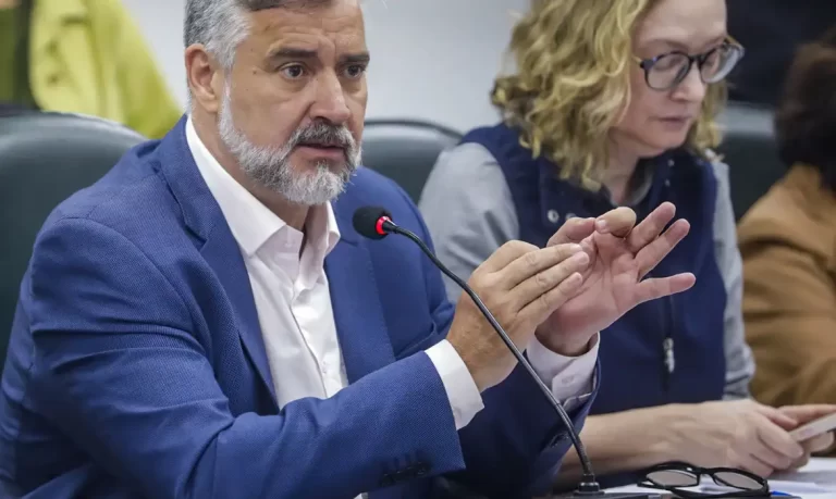 Lula define Paulo Pimenta como ‘ministro extraordinário’ da reconstrução do RS