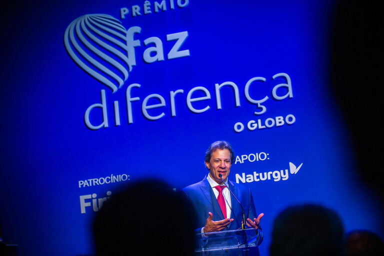 Haddad recebe prêmio ‘Faz Diferença 2023’ do jornal “O Globo” na categoria de economia