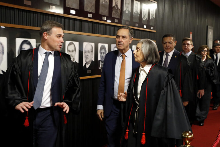 André Mendonça é empossado integrante efetivo do TSE