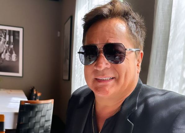 Cantor Leonardo nega que irá se encontrar com Lula