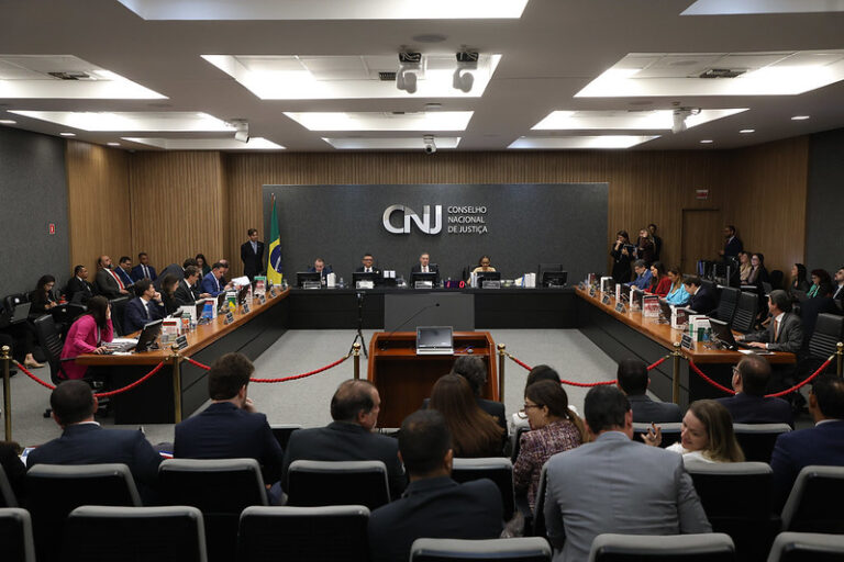 CNJ abre processos para investigar Gabriela Hardt e mais três juízes da Lava Jato