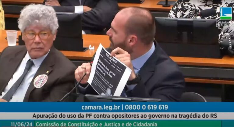 Eduardo Bolsonaro confronta ministro de Lula por inquérito de ‘fake news’ sobre o RS