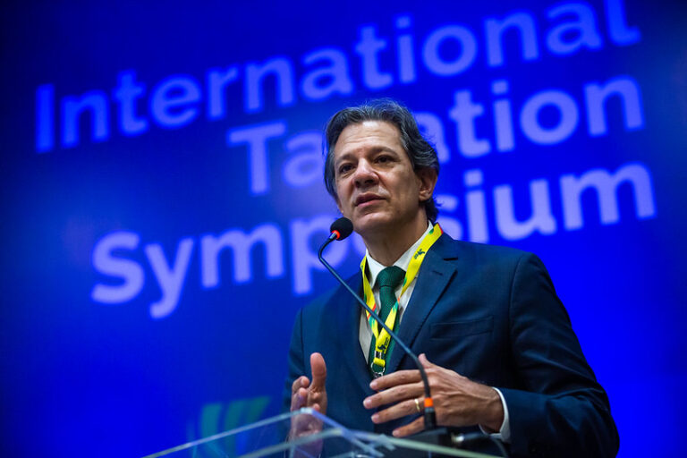 Haddad vai ao Vaticano para defender taxação de ‘super ricos’