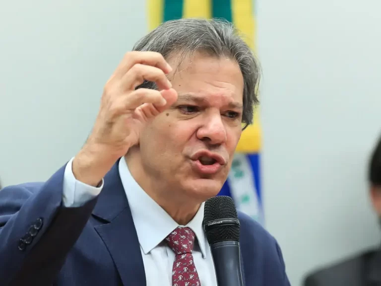Dólar dispara e chega a R$ 5,32 após reunião de Haddad com Santander