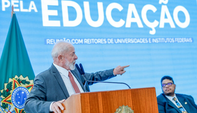 Lula apela a ‘companheiros’ pelo fim da greve: “não há razão para durar tanto”