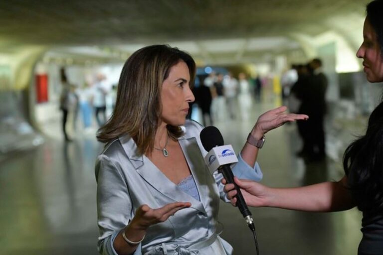 Projeto que inclui ‘abordagem feminina’ em currículo escolar avança no Senado