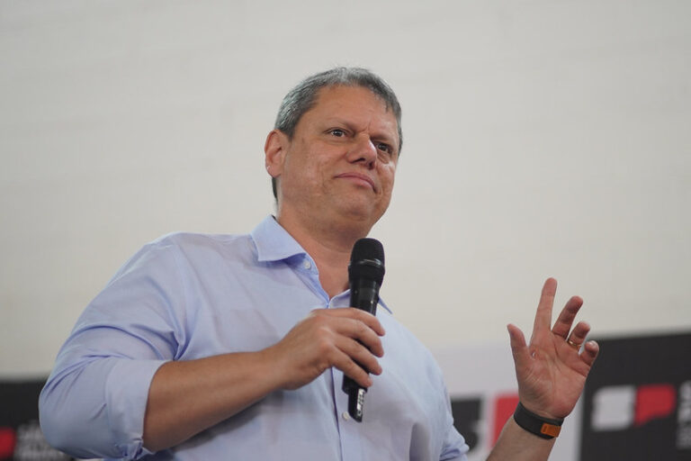Governo Tarcísio autoriza parceria público-privada de escolas em SP