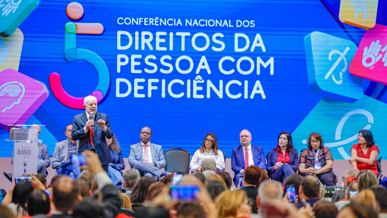 Lula decide ler discurso após ser aconselhado por Janja