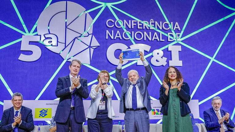 Lula sobre Inteligência Artificial: “se essa coisa é tão boa, por que ela é artificial?”
