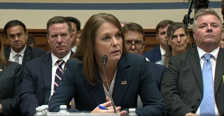 Diretora do ‘Serviço Secreto’ admite ‘falha’ em ataque contra Trump, mas diz que não renuncia