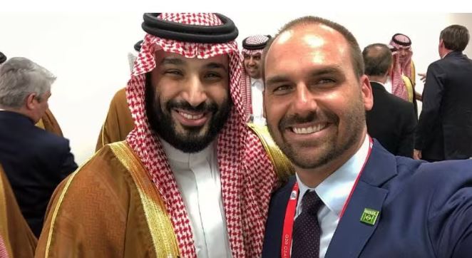 Eduardo Bolsonaro sugere que príncipe da Arábia Saudita peça joias de volta