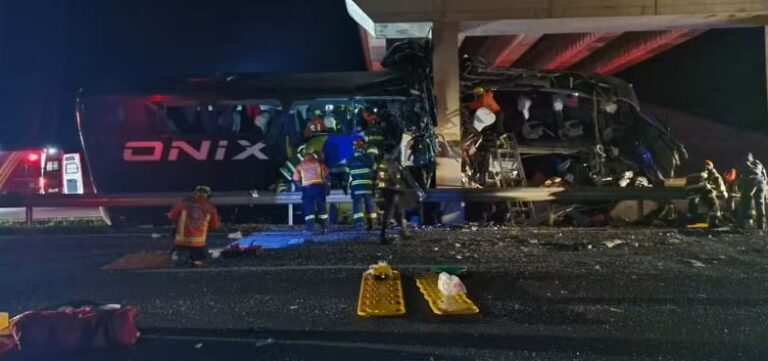 Acidente com ônibus no interior de SP deixa 10 mortos e mais de 40 feridos