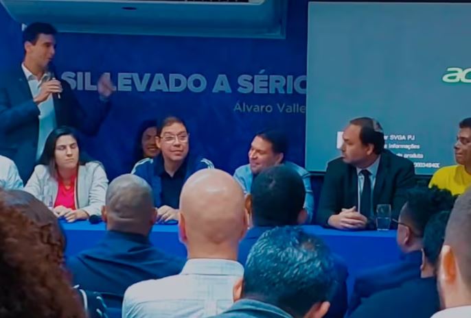 Com presença de Carlos Bolsonaro, PL oficializa candidatura de Ramagem à Prefeitura no Rio