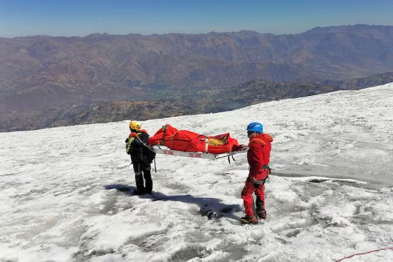 Corpo de alpinista desaparecido há 22 anos é encontrado mumificado em montanha no Peru