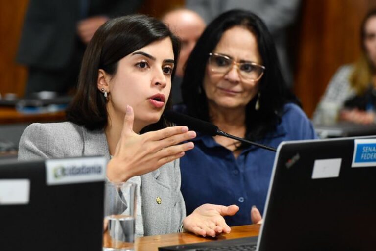 Aumento da licença paternidade avança no Senado