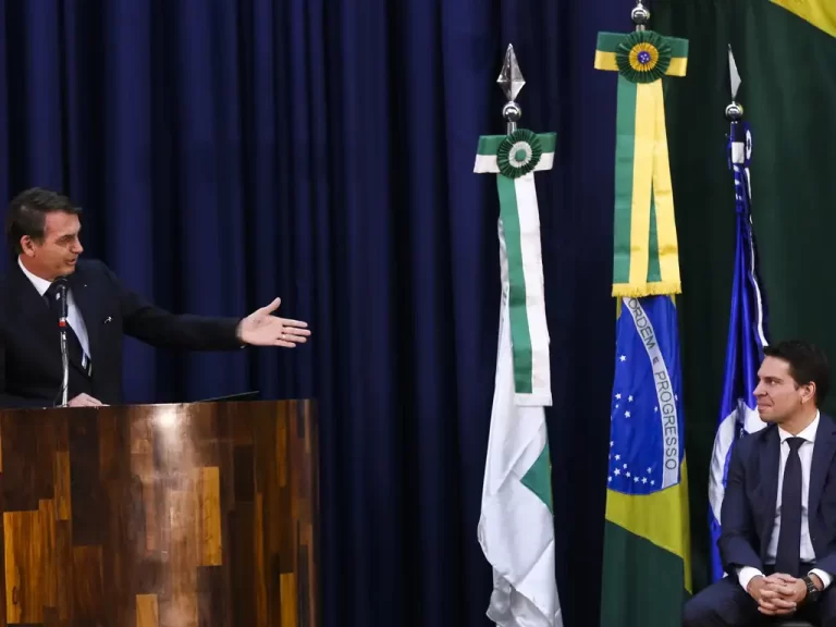 Bolsonaro mantém apoio a Ramagem mesmo após áudio