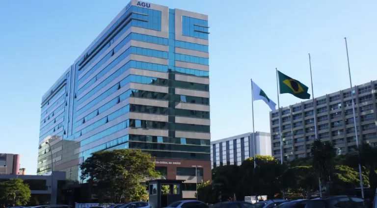 AGU contesta no STF criação de escolas cívico-militares no Rio Grande do Sul