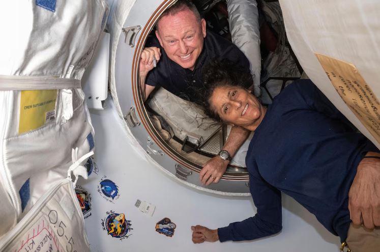 Nasa anuncia que astronautas ‘presos’ no espaço voltarão com empresa de Elon Musk